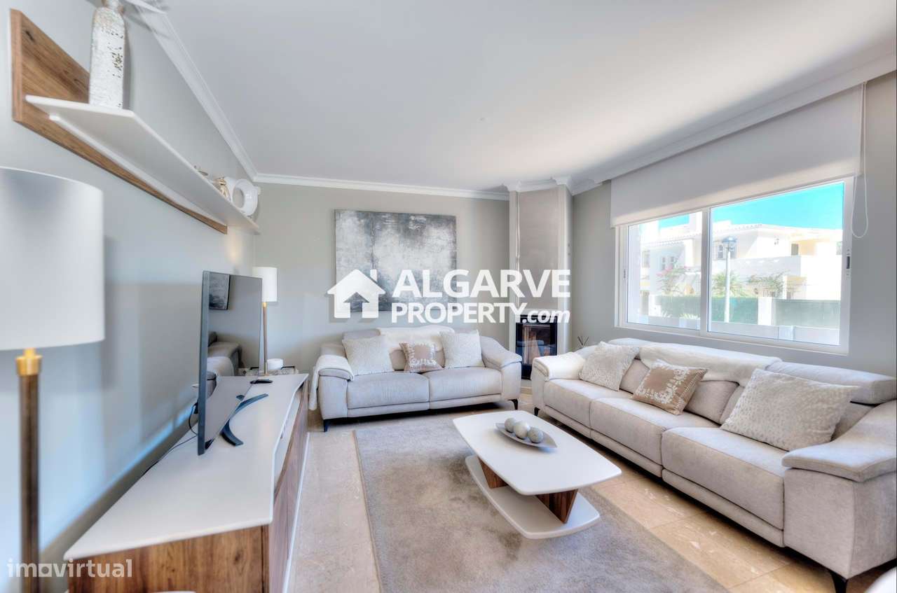 Bonita moradia V4 dentro do campo de golfe e perto de todas as comodid-8