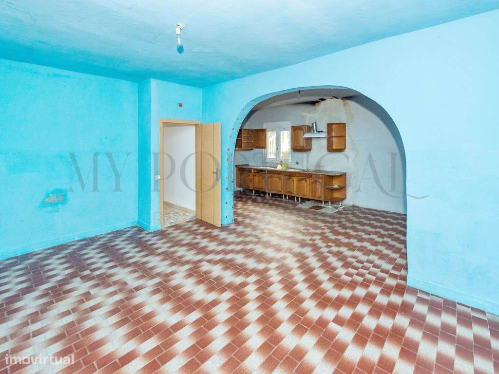 Oportunidade Única de Investimento no Coração Histórico de Trancoso-16