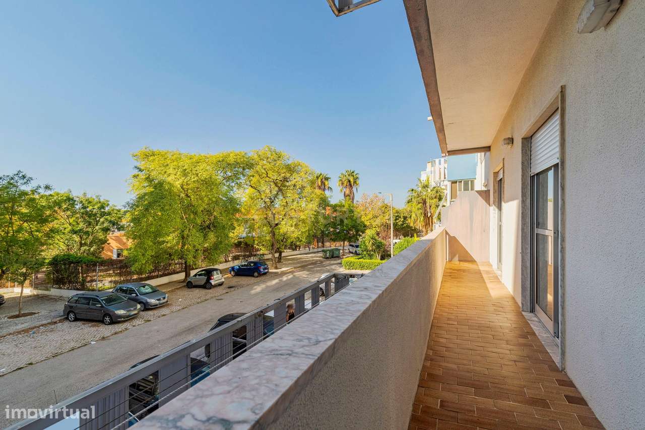 Apartamento T-1  com arrecadação na Costa da Caparica-5