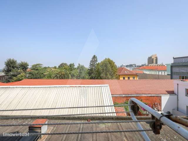 Apartamento T1+1 com arrumos e lugar de garagem em Mafamude!-24