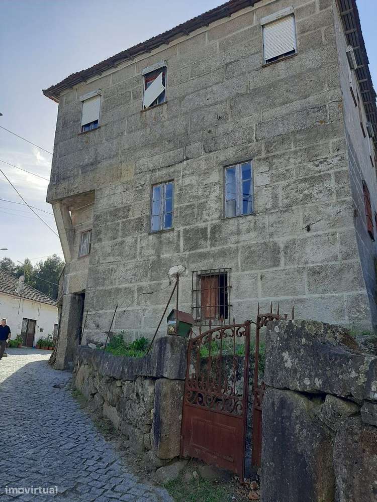 Vende Moradia em pedra Termas São Vicente-8