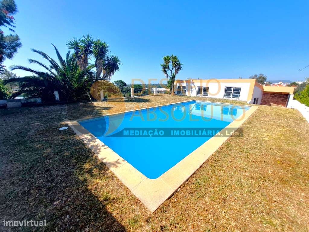 Moradia em Banda T4 c/ Piscina e Garagem. Quinta da Serralheira - S...-0