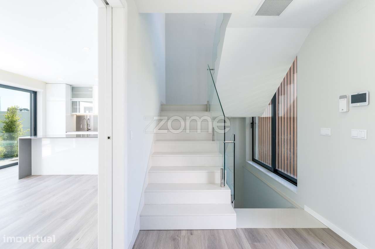 MORADIA T4 COM PISCINA NOVA CONSTRUÇÃO A VENDA BARCARENA/ OEIRAS - Grande imagem: 4/60