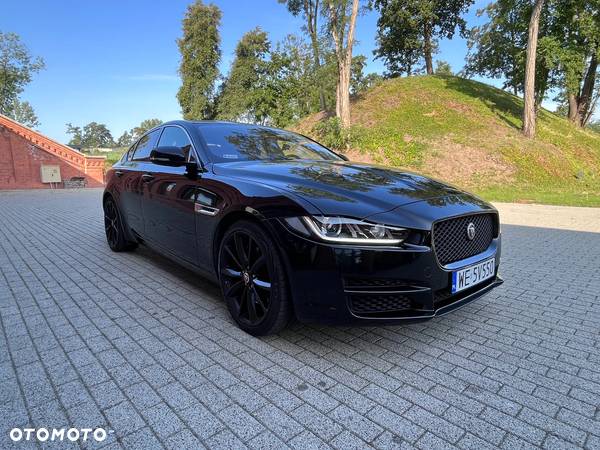 Jaguar XE 25t Prestige - 27