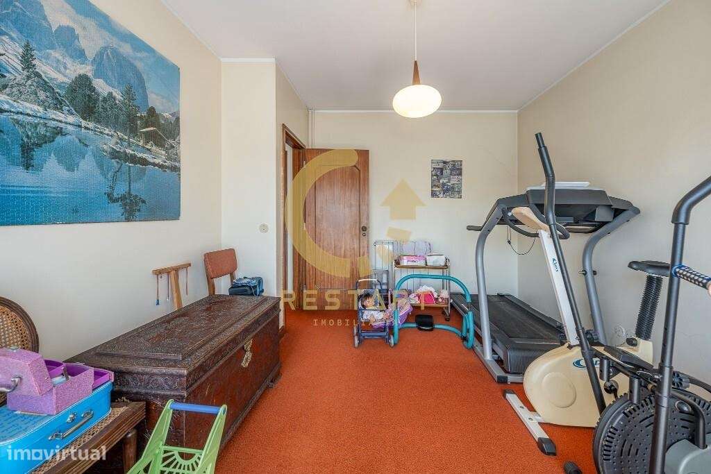 Moradia T5 com piscina e amplo terreno na Avenida de Francelos | Vila-23