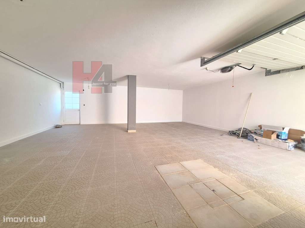 Moradia T4 com piscina inserida num terreno de 670m2 - Setúbal (OFE...-33