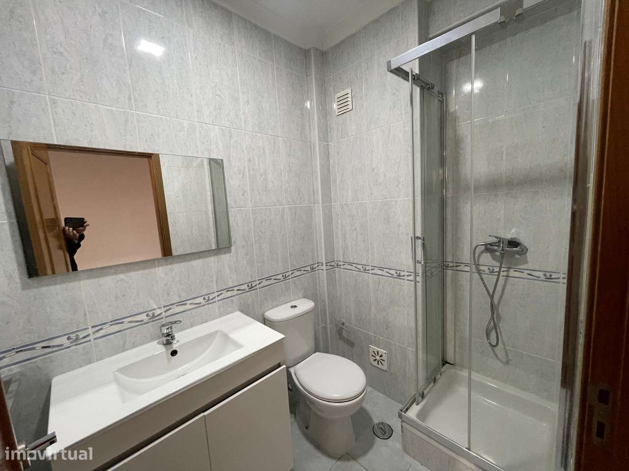 Oportunidade no Entroncamento: T3 de 165 m² com Garagem Boxe 237.000 €-17