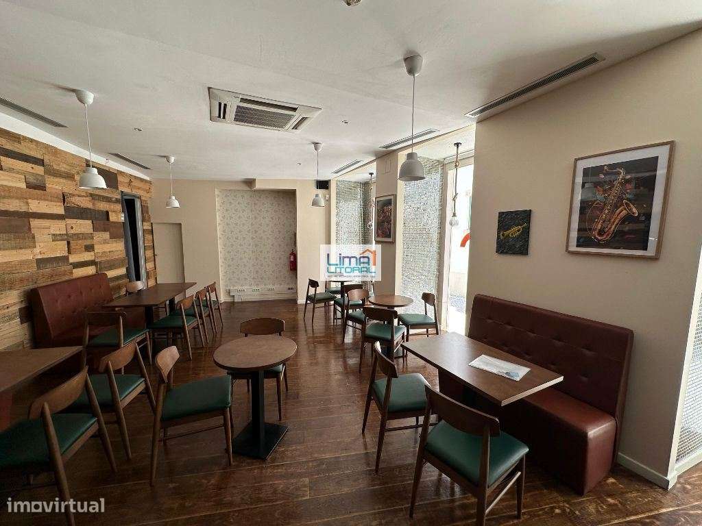 Prédio devoluto para habitação e comércio - Zona Histórica de Leiria-9