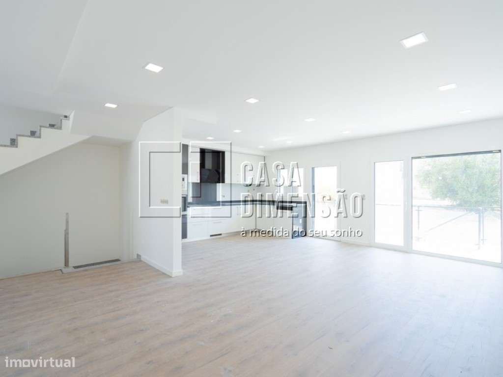 Moradia T2 em construção localizada na zona de Vale de Milhaços, co... - Grande imagem: 5/35