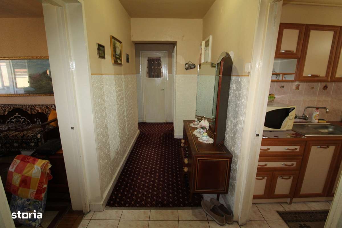 Vând apartament 4 camere în Hunedoara, zona OM-Str.Mățișorului, et. 2-10