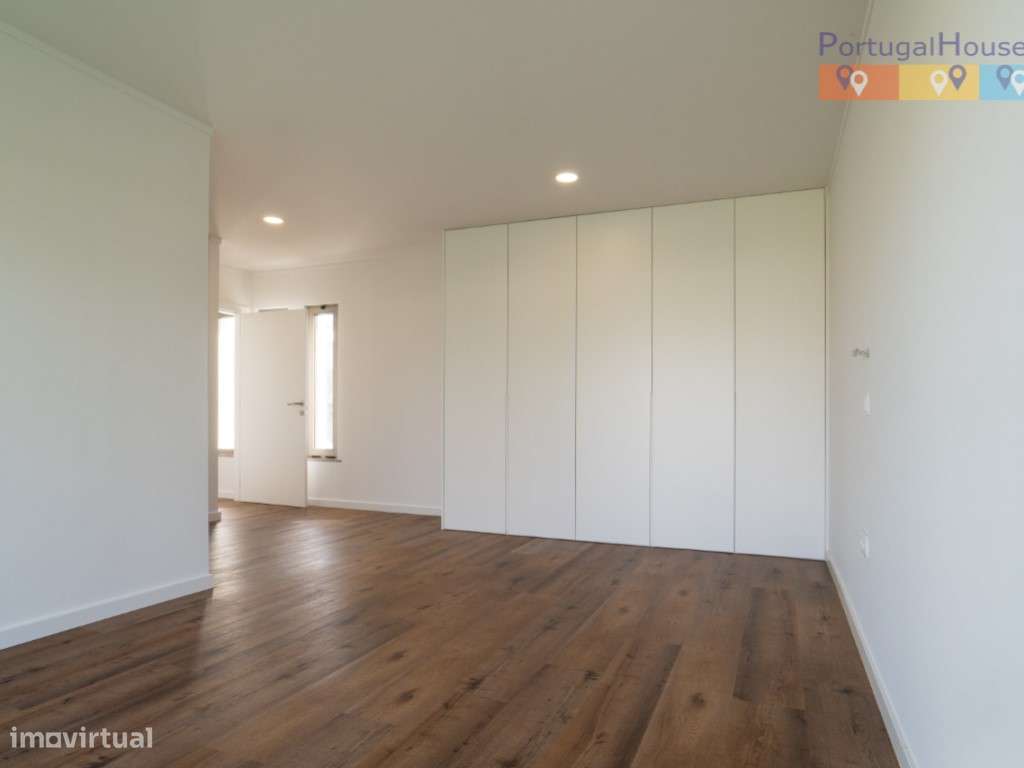 Moradia T4 de Luxo com terreno de 5.300 metros quadrados-48