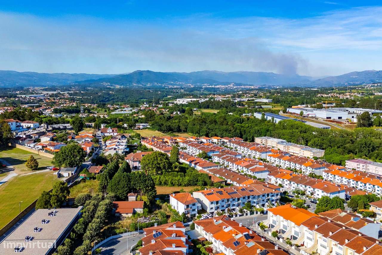 Moradia T4 de Gaveto em Palmeira, Braga-53