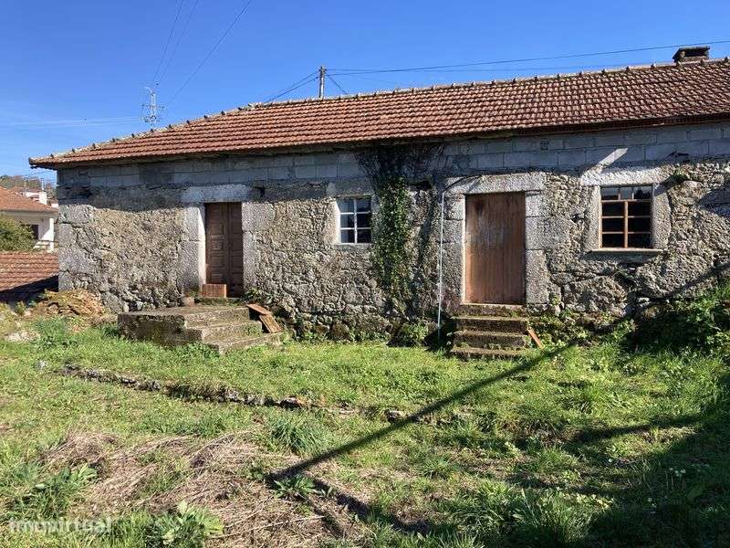 Moradia T2 a 15 min a pe do centro da vila com logradouro - Grande imagem: 4/8