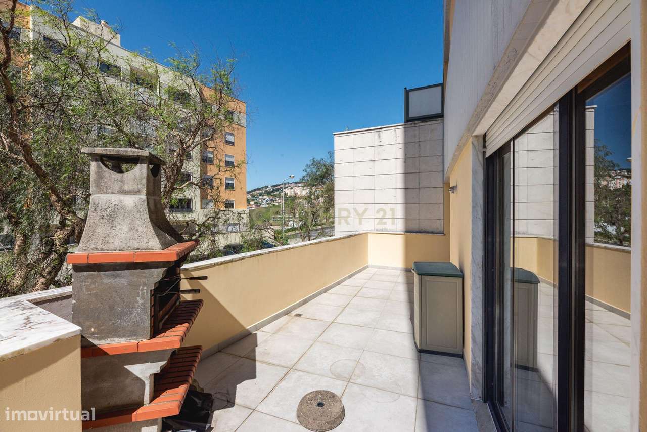 Apartamento T3 | Terraço, Box e Arrecadação | Urbanização da Ribeirada-18
