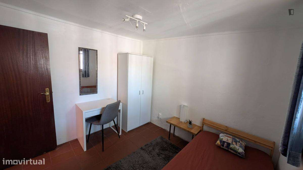 Quarto - localizado em Ajuda Lisbon - Grande imagem: 4/6