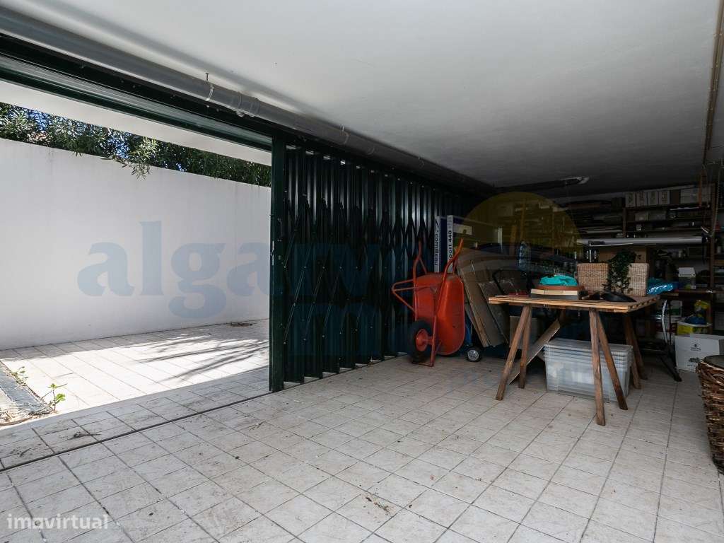 Moradia T5 com Jardim e Piscina + Lote Urbano para construção - Cas...-46