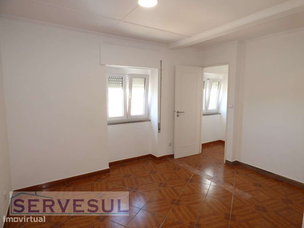 Casa Tradicional, com dois pisos, 4 quartos, dividida em duas habit...-16