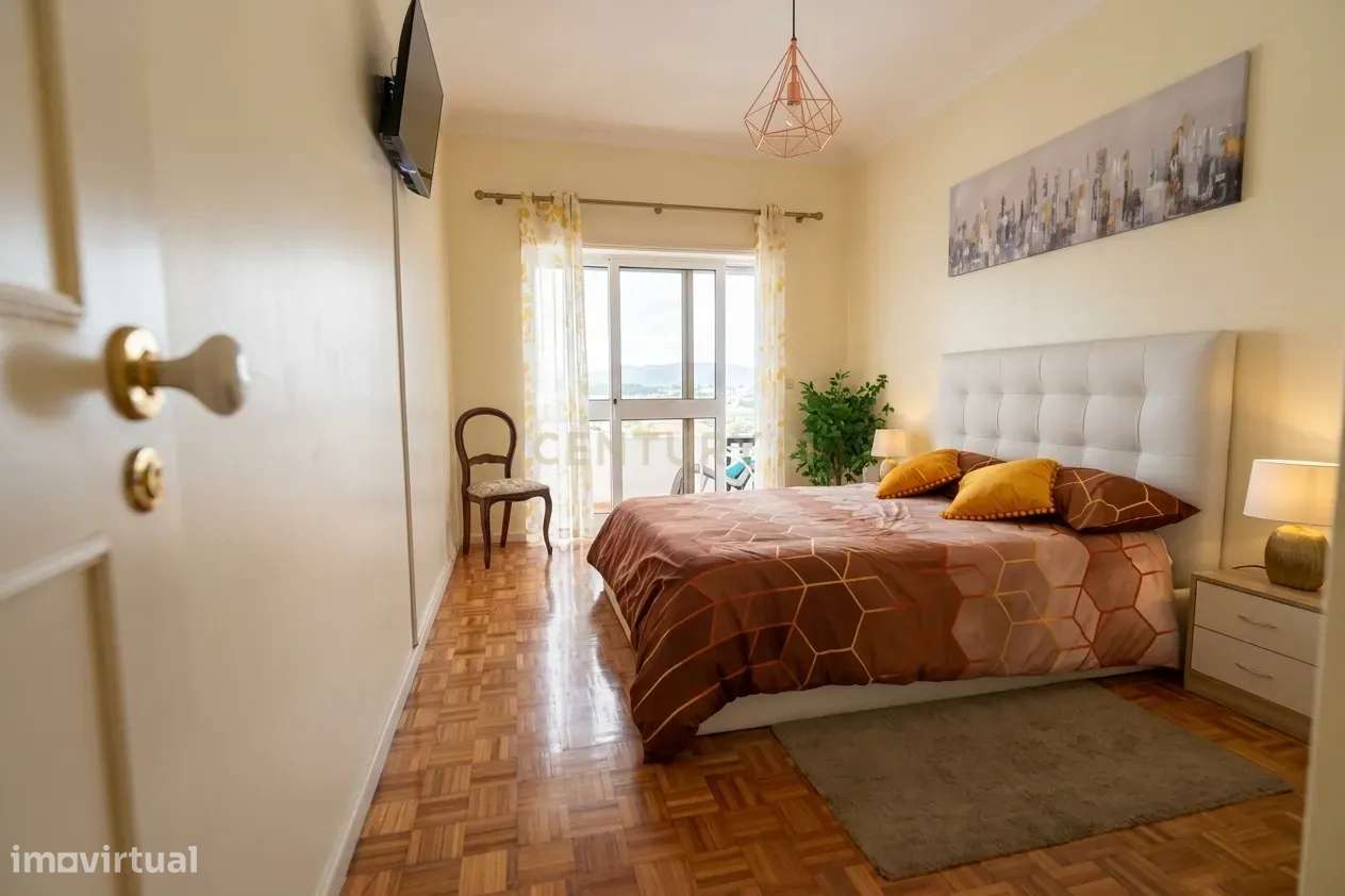 Maravilhoso Apartamento T2+1 com Terraço Privativo e Lugar de Garagem-6