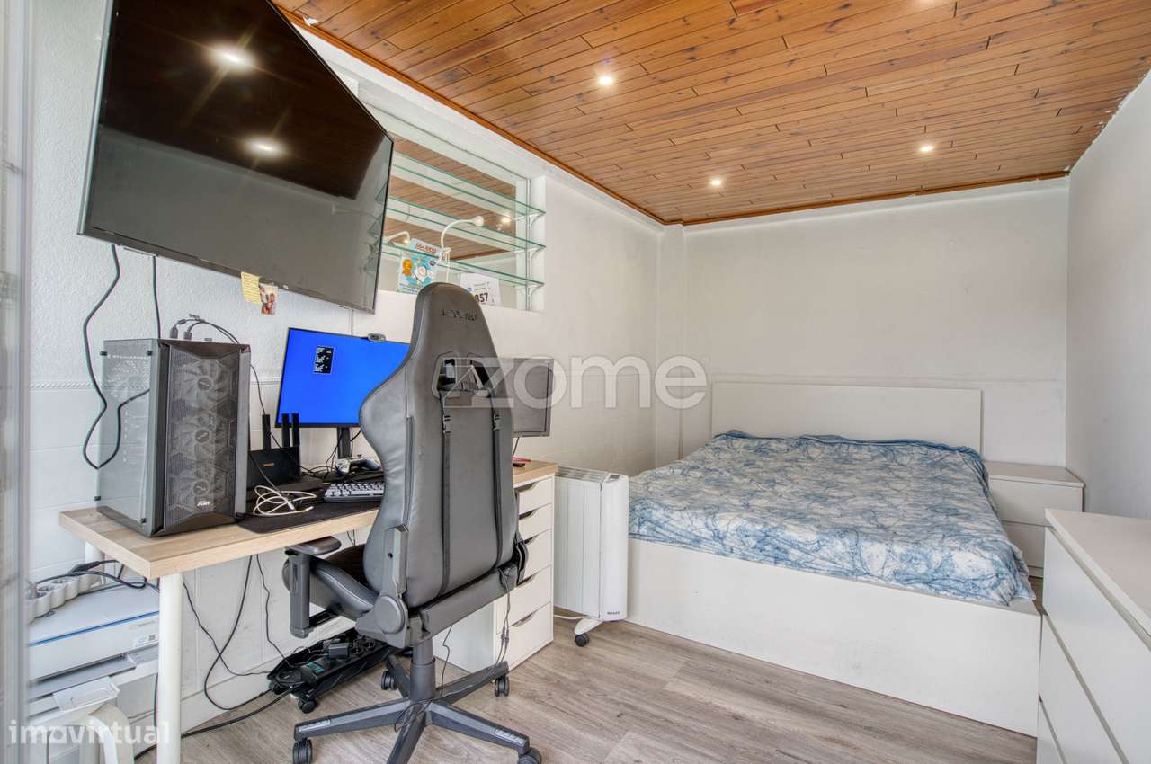 Moradia com terraço em Famões-20