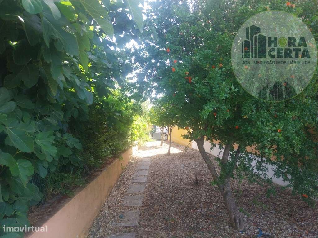 Moradia V4 com piscina em Setúbal!-37