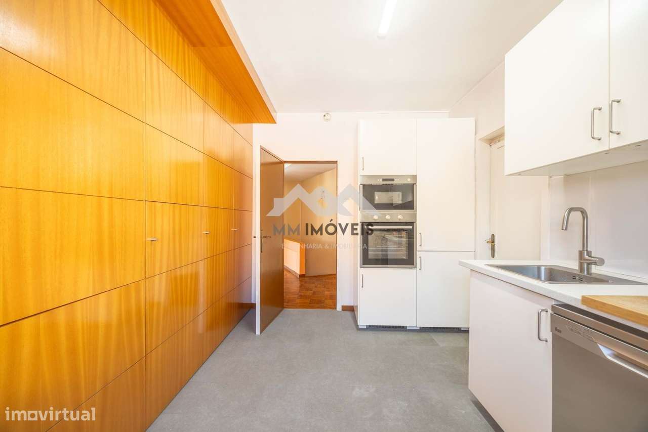 Habitação T3+1 | Comercio | Baguim do Monte | 3 Frentes | Investimento - Grande imagem: 5/42