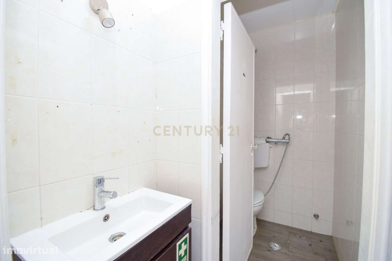 Escritório / Consultório | Urbanização do Buzano | Perto da Praia da P-18