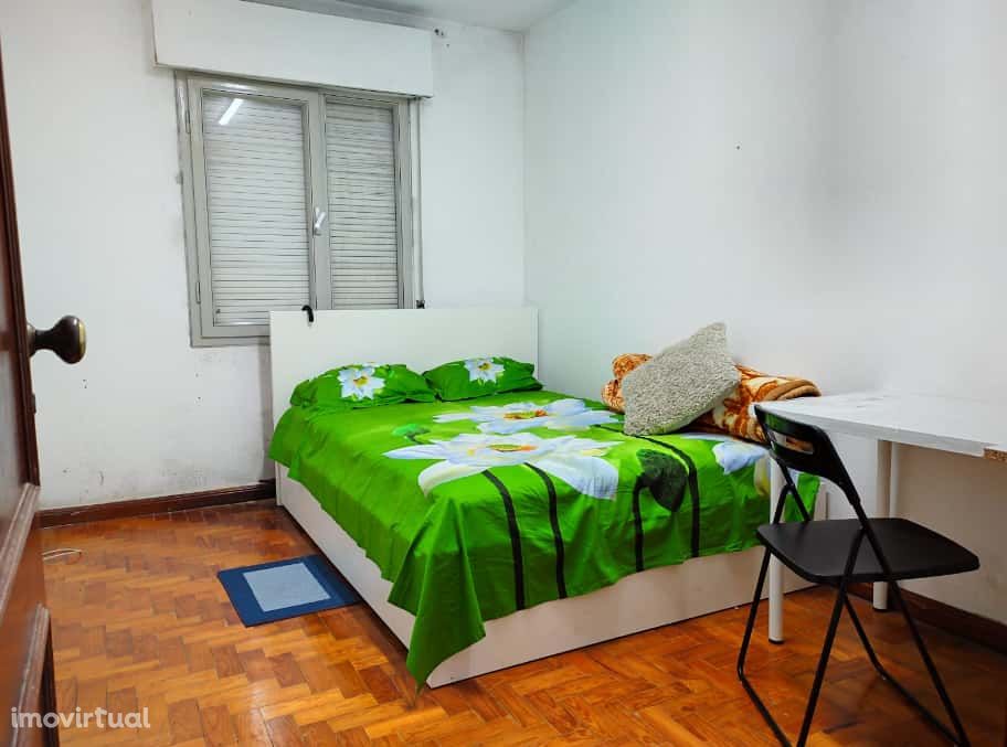 Comfortable room in a 4 bedroom apartment in Lisbon - Room 3
