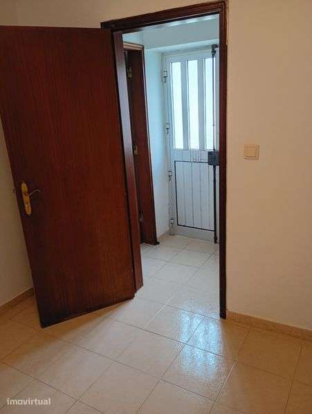 Agualva Cacém  T1                          . - Grande imagem: 4/8