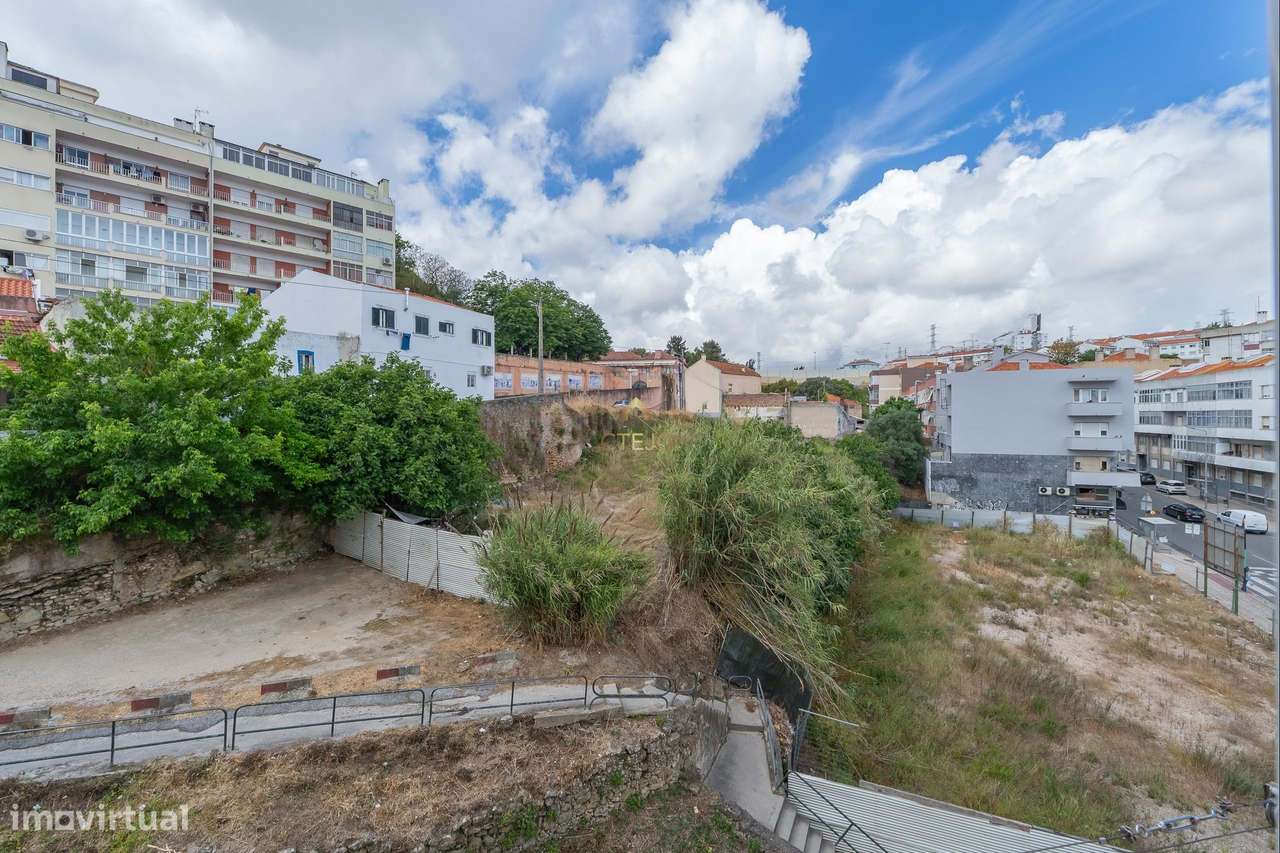 Apartamento T2 em Sacavém com Excelente Localização-23