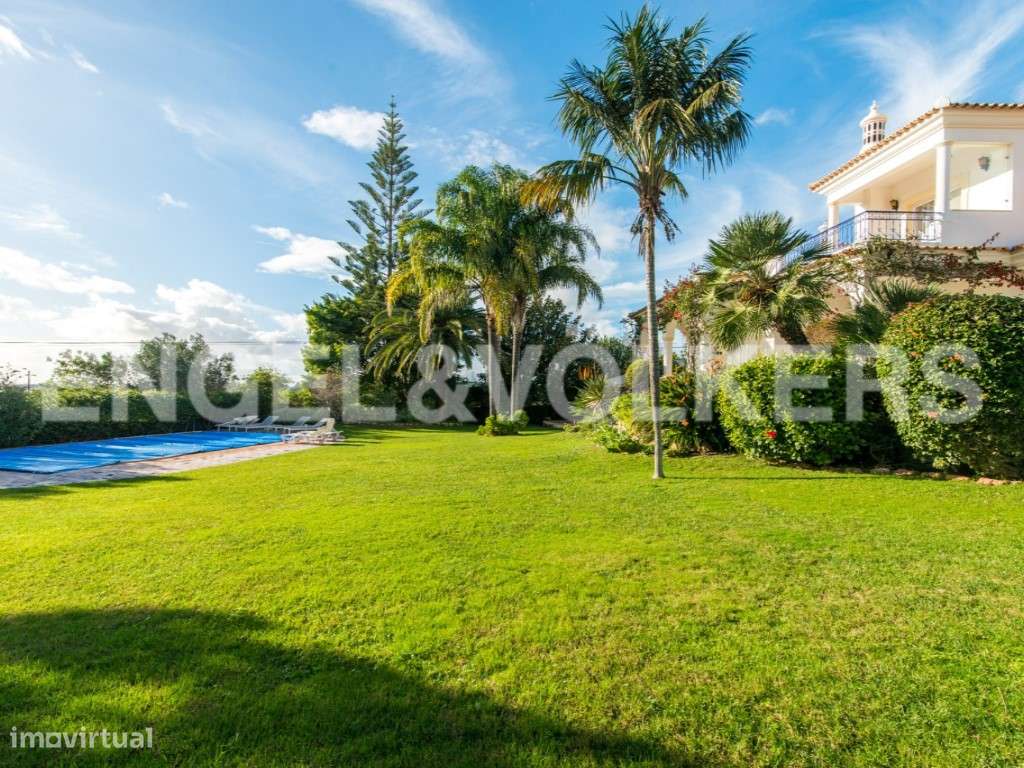 Moradia T4 com Piscina Salgada Aquecida e Terraço - Grande imagem: 4/40