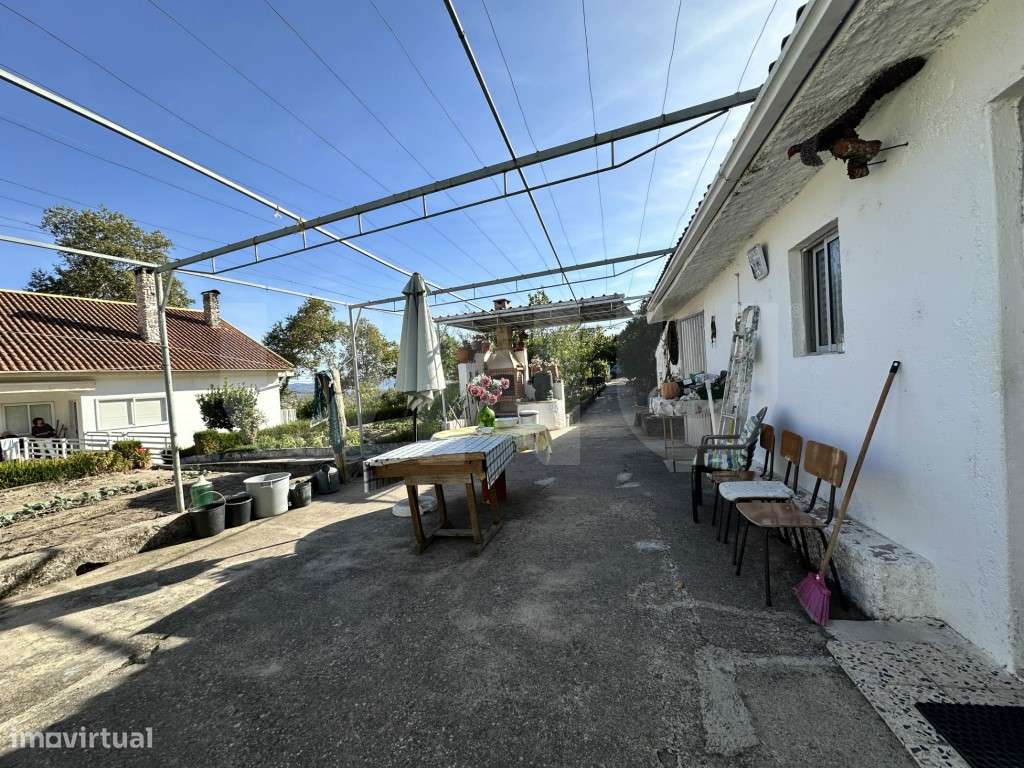 Moradia T3 com logradouro e anexo - Bairro do Espertim, Covilhã-43