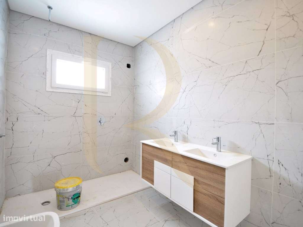 Moradia isolada nova T4+1 com piscina e garagem em Brejos de Azeitão-20