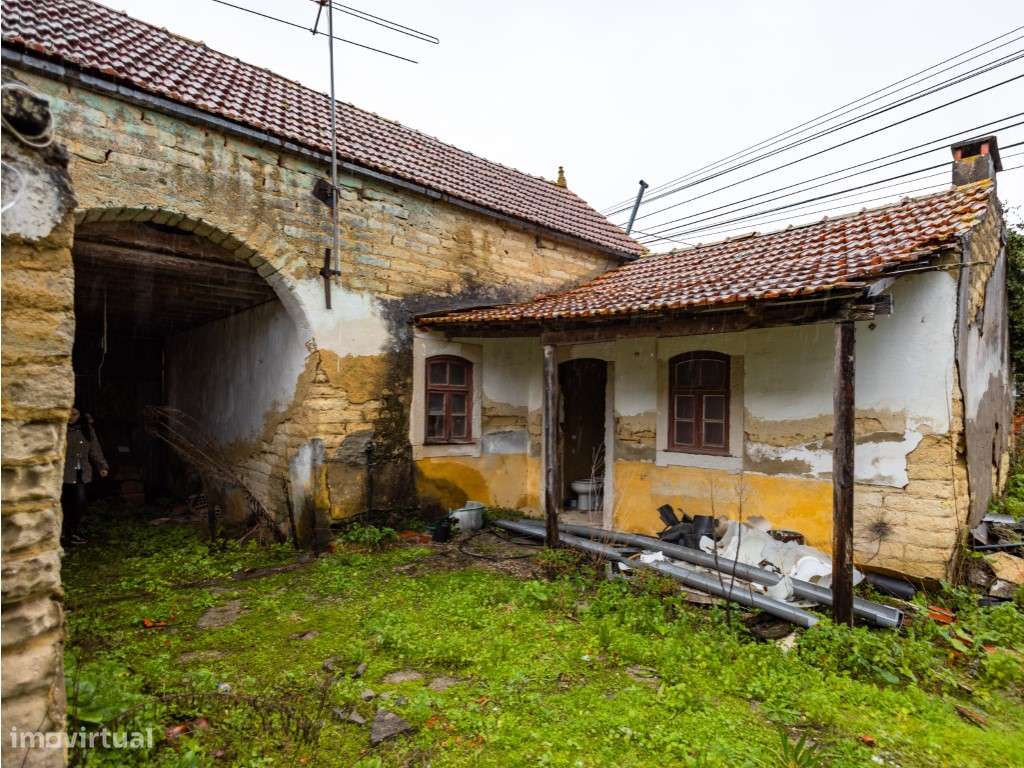 Moradia T2 por recuperar-10