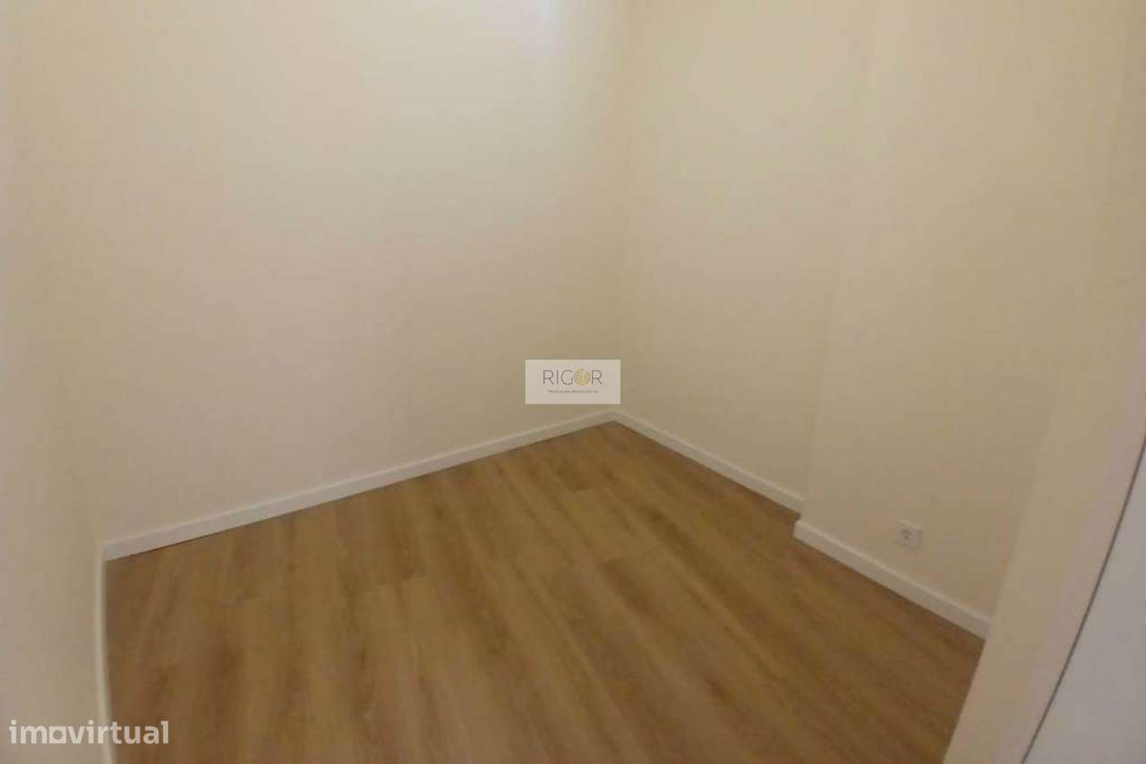 Apartamento T1+1 totalmente remodelado junto à praia nas Caxinas-7