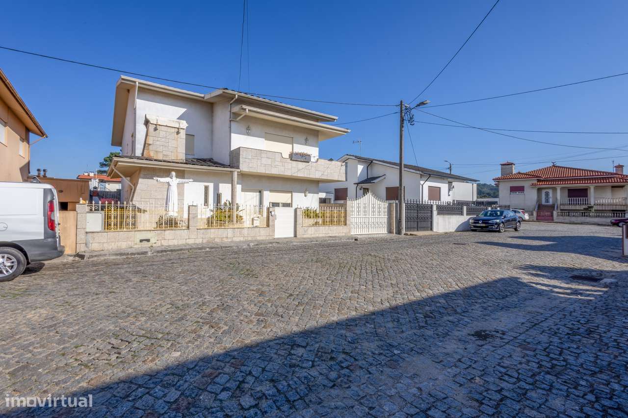 Moradia individual T5 +2 na Trofa ( Possibilidade Bi-familiar) - Grande imagem: 2/42