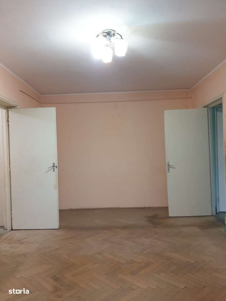 Titan Potcoava- parc Brancusi-1