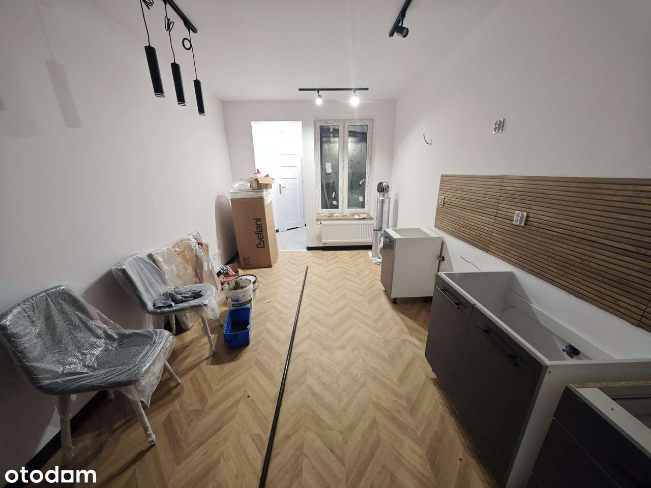 Świetne mieszkanie po generalnym remoncie, dwa pokoje, AGD w cenie.-11