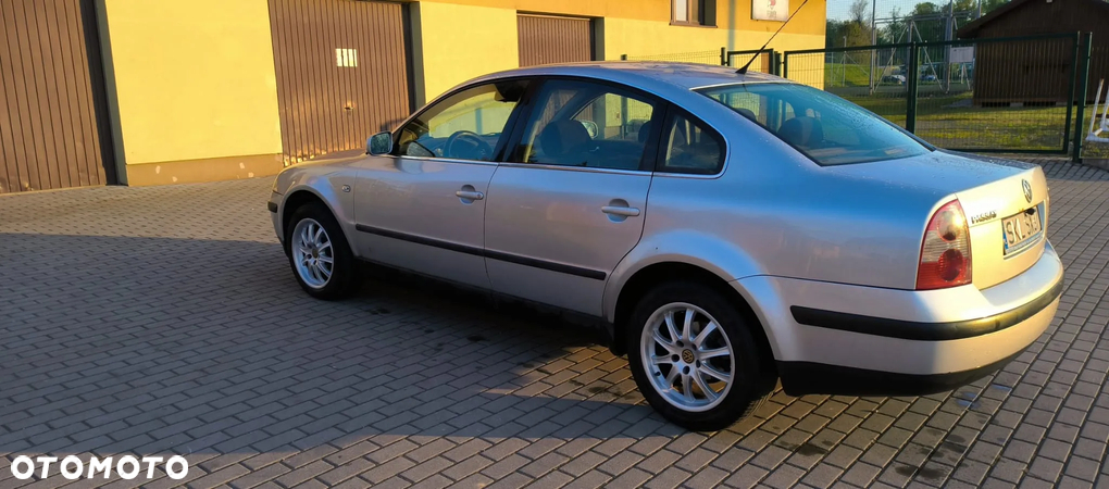 Volkswagen Passat 1.9 TDI Comfortline - 4