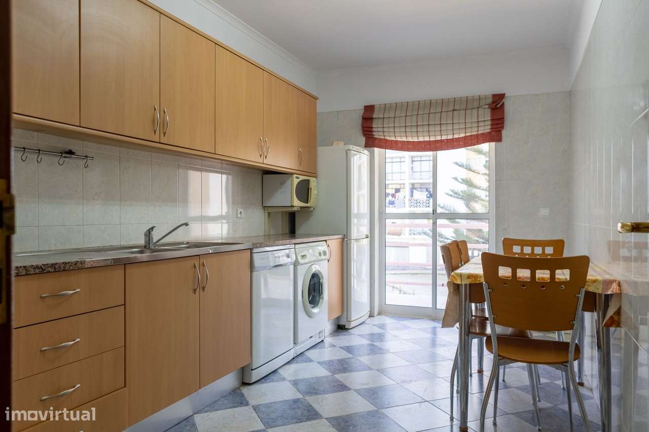 Apartamento T2 Espaçoso em Armação de Pêra com Garagem!-15
