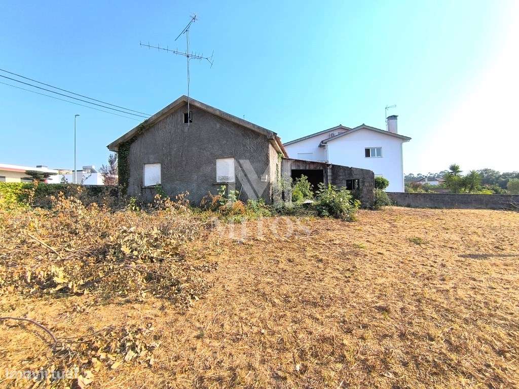 Moradia térrea para restaurar em zona privilegiada de Barroselas - Grande imagem: 3/19