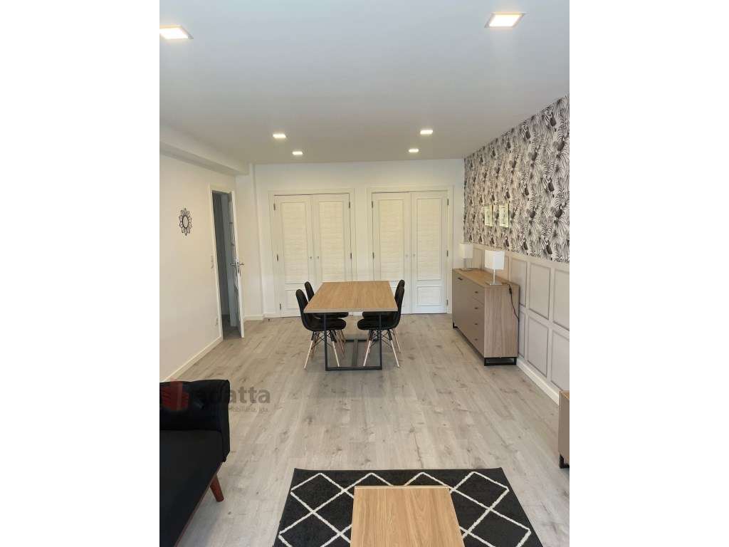 T1 Mobilado e Equipado com Ampla Varanda - Junto à Rua do Brasil e ... - Grande imagem: 3/20