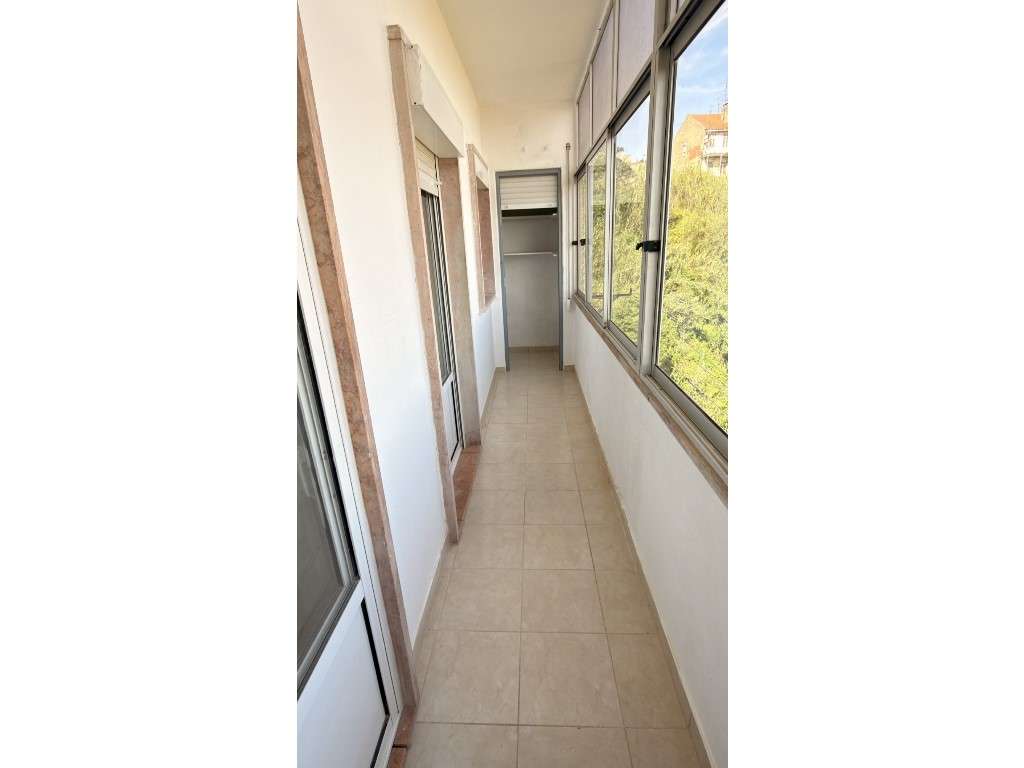 T3 semiequipado em Campolide - Grande imagem: 4/17