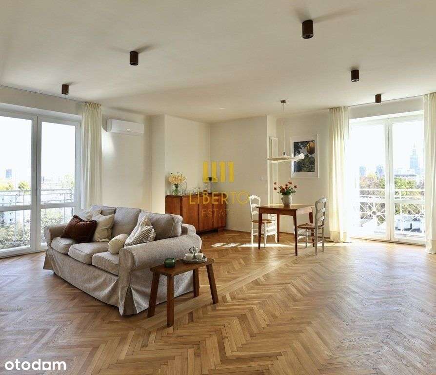 Zabytkowa kamienica - dwa balkony, widok, Ac-2