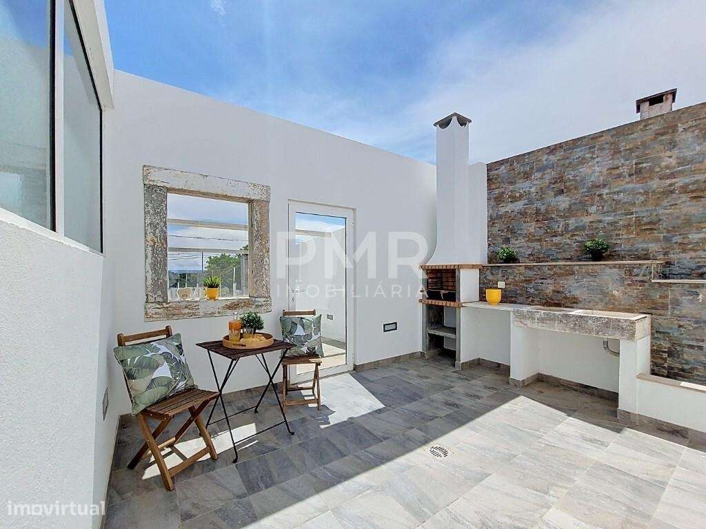 Moradia totalmente renovada com espaço exterior – Vale de Figueira-20