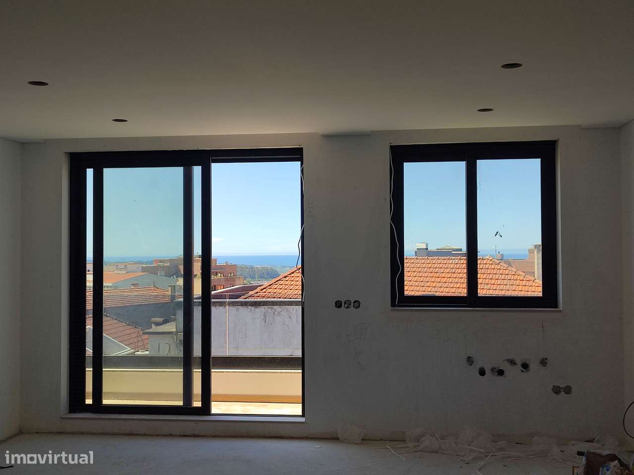 T2 c/ vistas, próximo de Santo Ovídio da futura estação da Linha Rubi.-15