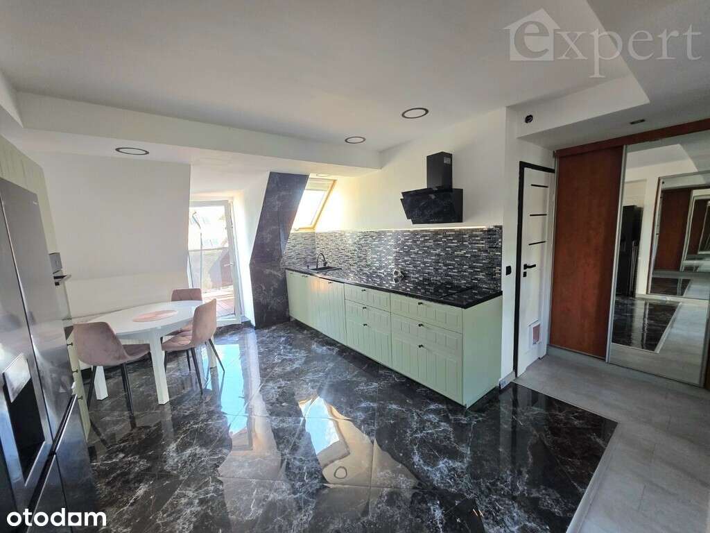 Dwa poziomy z tarasem i miejscem parkingowym-9