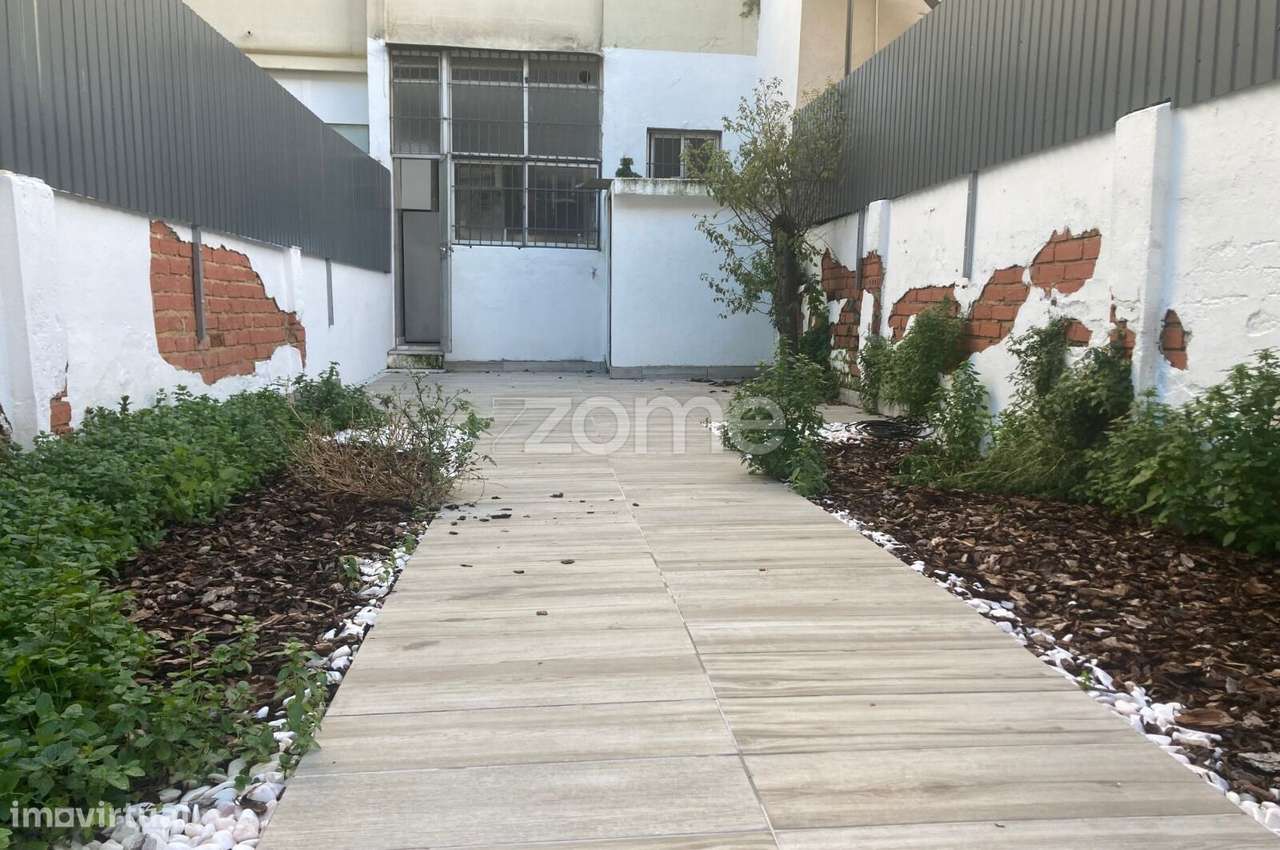 T1+1 Remodelado no Bairro dos Atores com Logradouro de 60 m2 - Grande imagem: 2/10