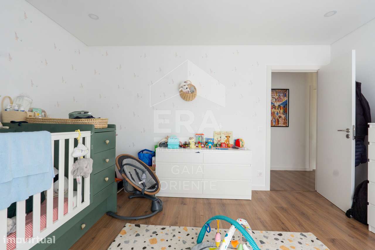 Apartamento T2 moderno com garagem em Grijó-22