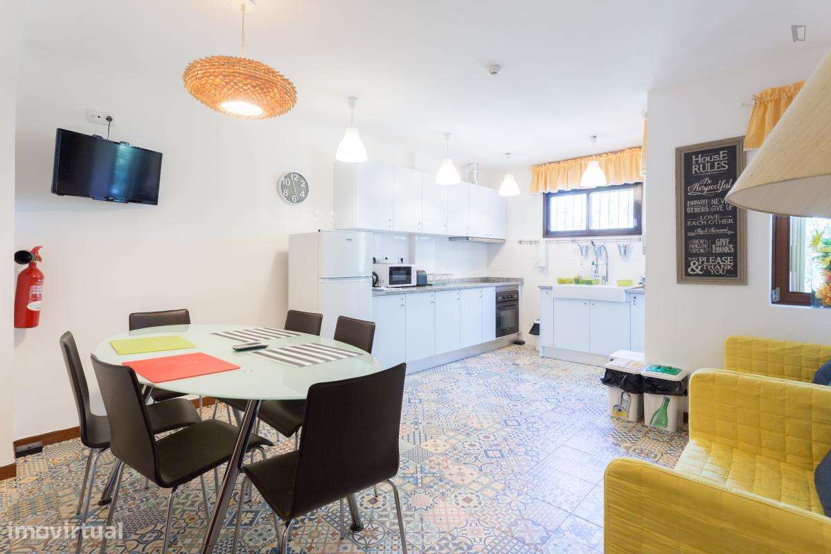 Quarto - localizado em Paranhos Porto - Grande imagem: 3/17