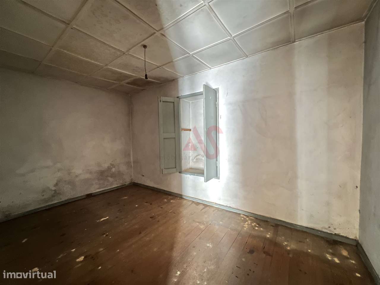 Moradias para Restauro com Terreno de 1.682 m² | Raimonda, Paços de Fe-21